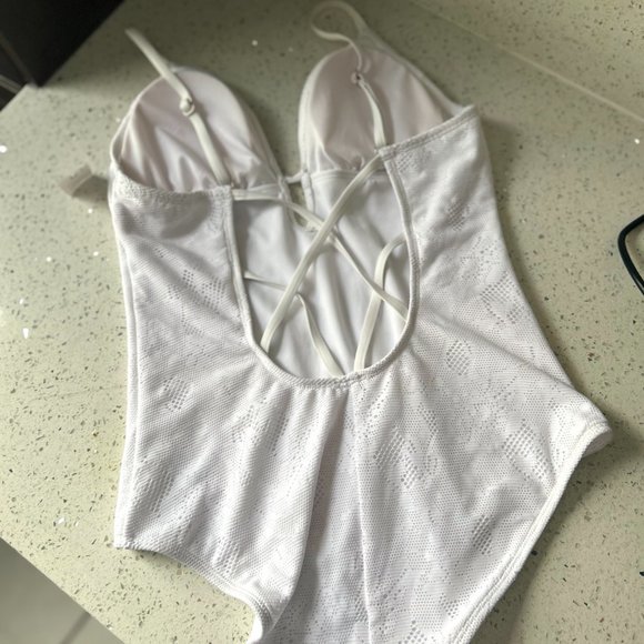 Design Lab White One Piece Bathing Suit | Women's Bathing Suit Size large - Picture 3 of 9